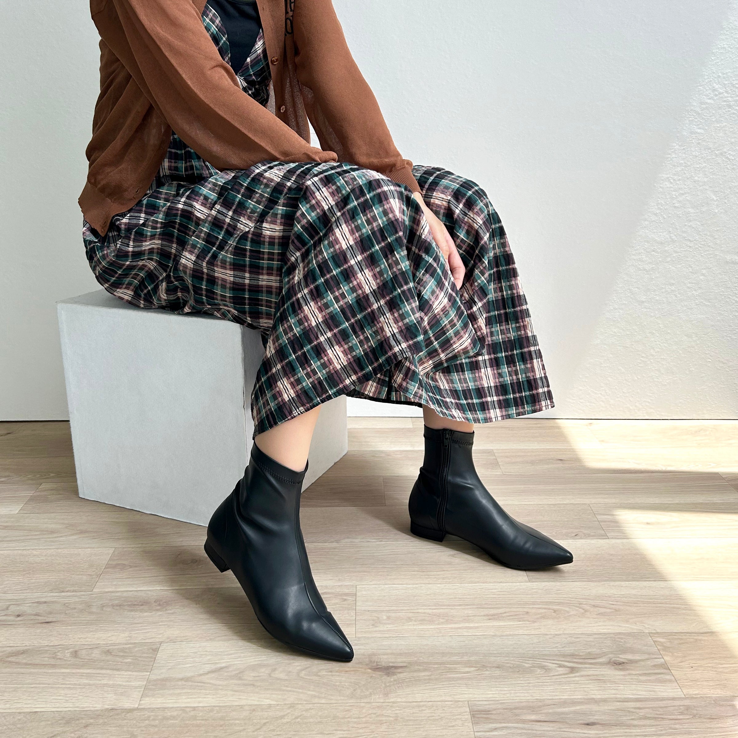 50% OFF: 2023AW: Pointed Toe Stretch Flat Boots (4788) Black – mamian  マミアン公式通販サイト